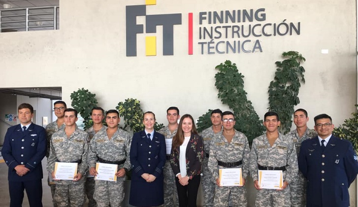 Finning capacita a jóvenes de la Fuerza Aérea de Chile